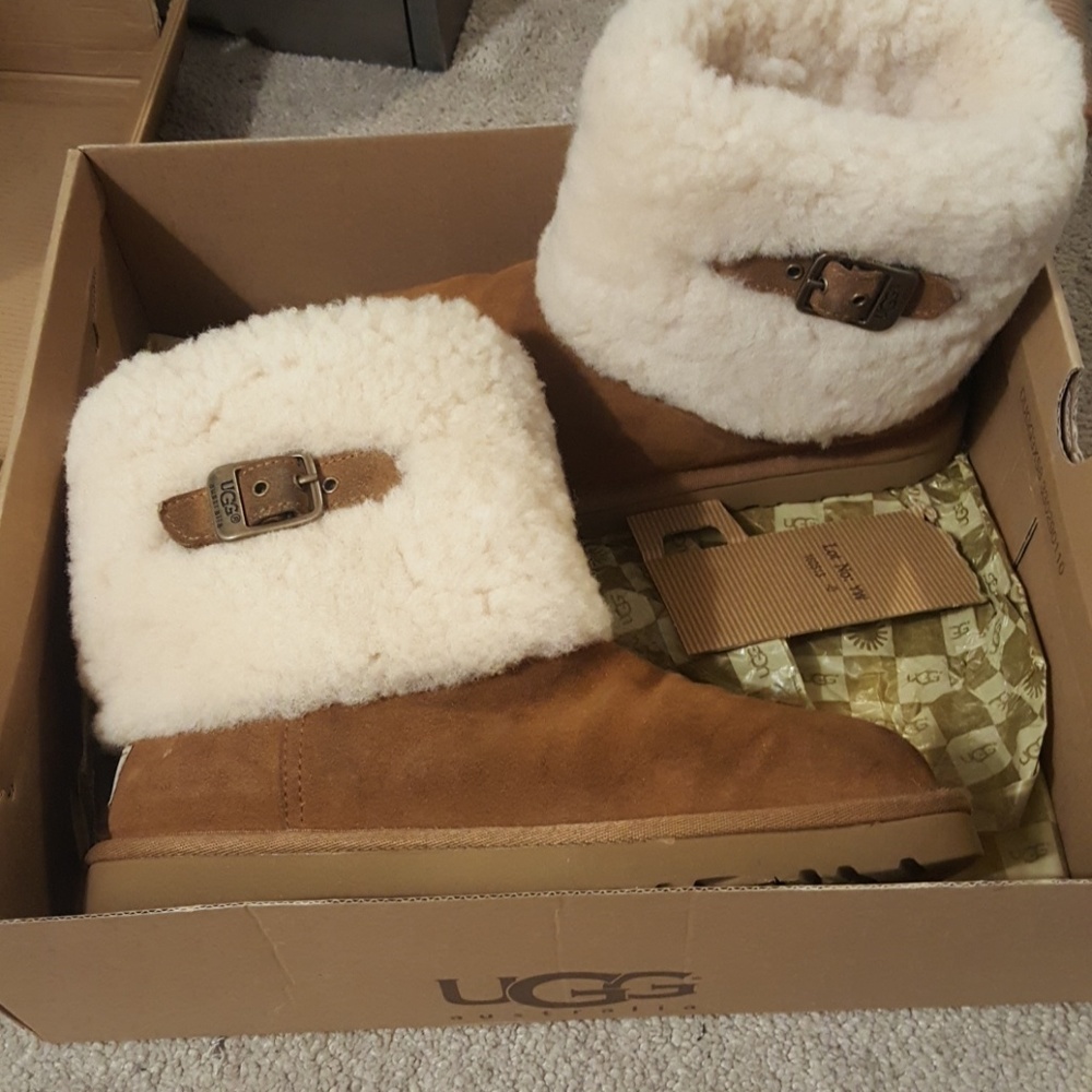 UGG BOOTS with Box Authentic